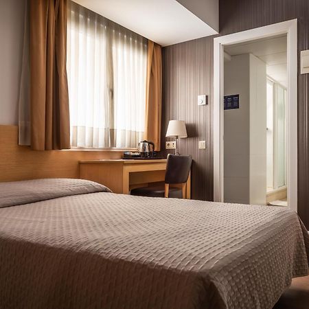 Hotel Sagrada Familia Barcellona Esterno foto
