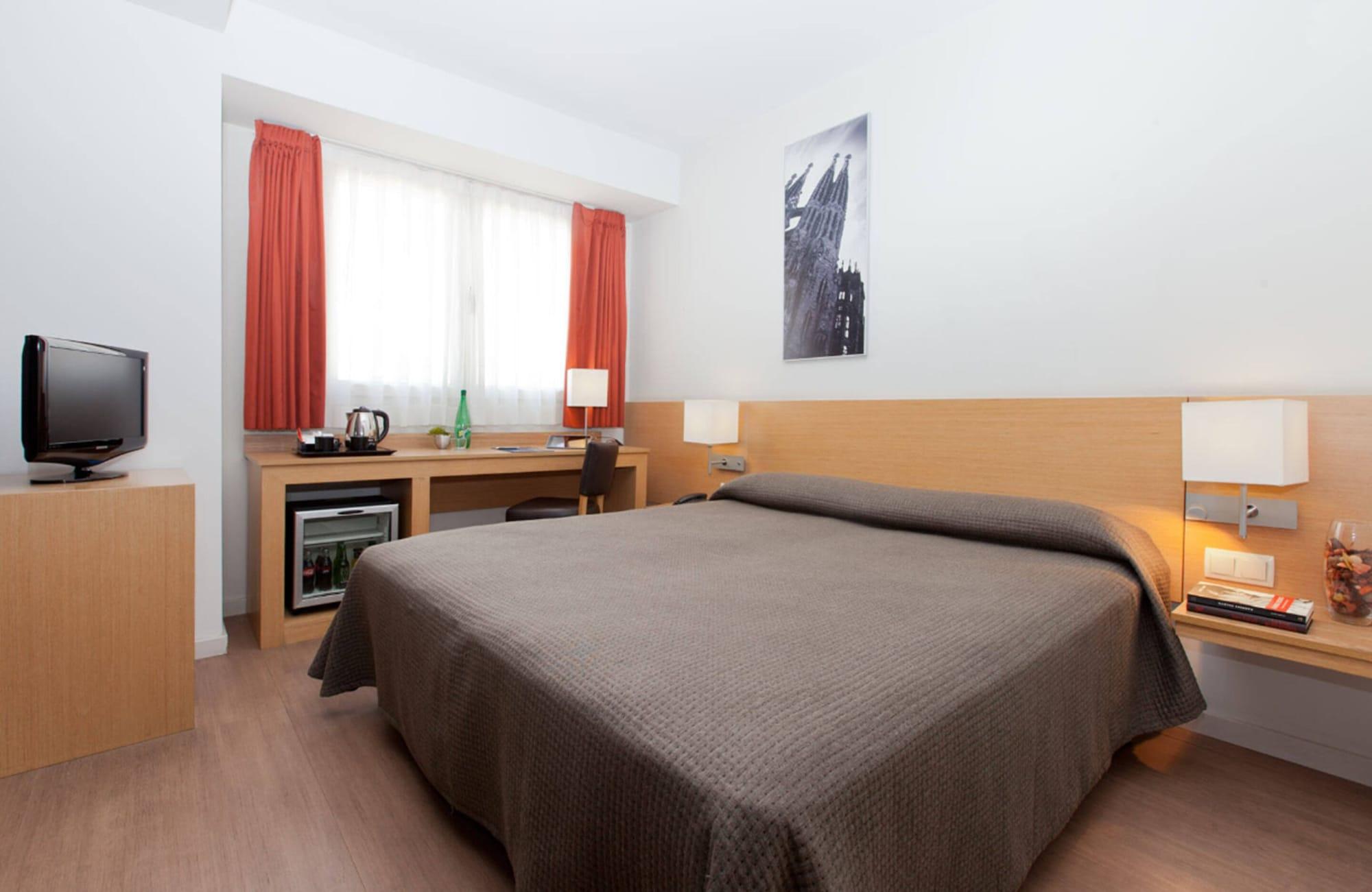 Hotel Sagrada Familia Barcellona Esterno foto