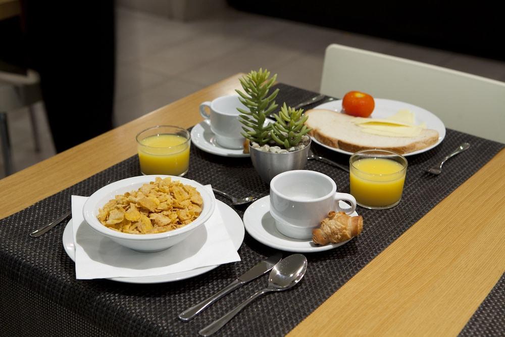 Hotel Sagrada Familia Barcellona Esterno foto