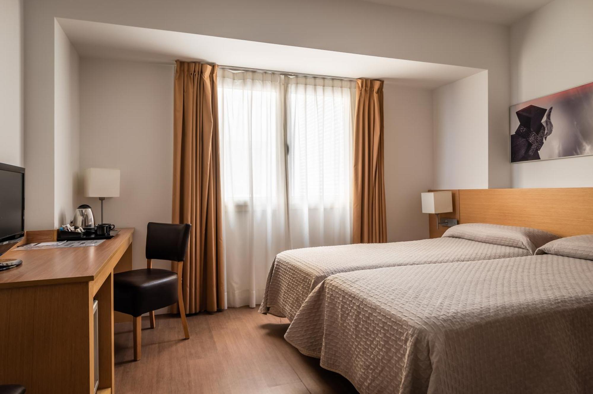 Hotel Sagrada Familia Barcellona Esterno foto