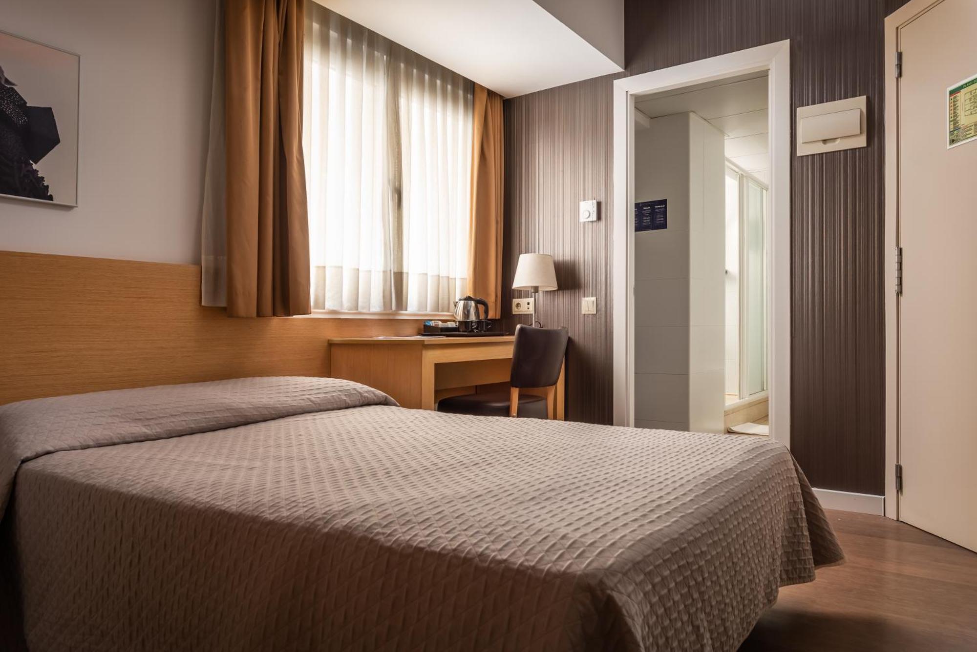 Hotel Sagrada Familia Barcellona Esterno foto