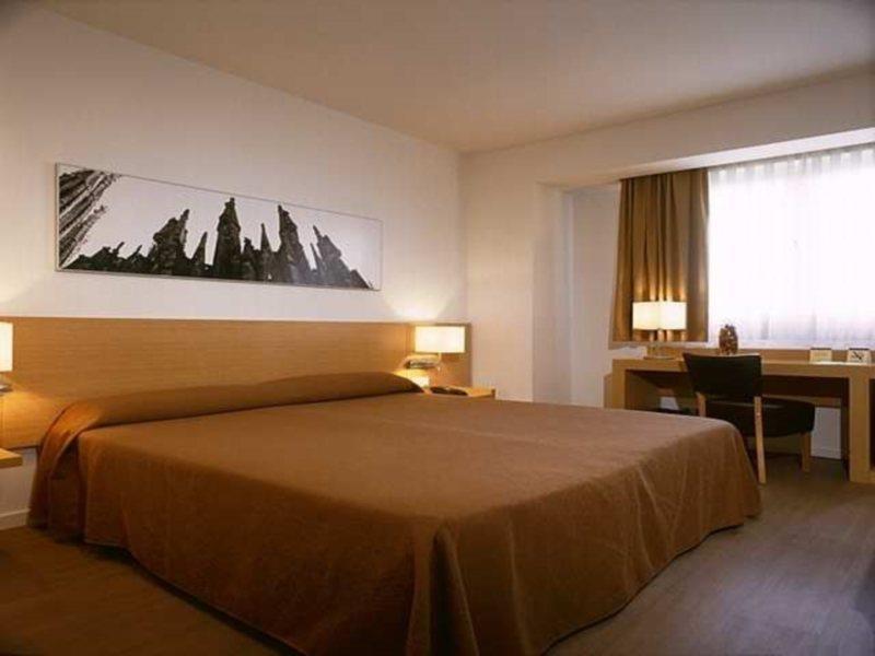 Hotel Sagrada Familia Barcellona Camera foto
