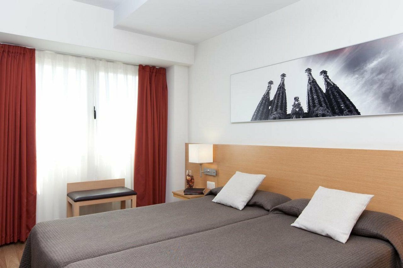 Hotel Sagrada Familia Barcellona Esterno foto