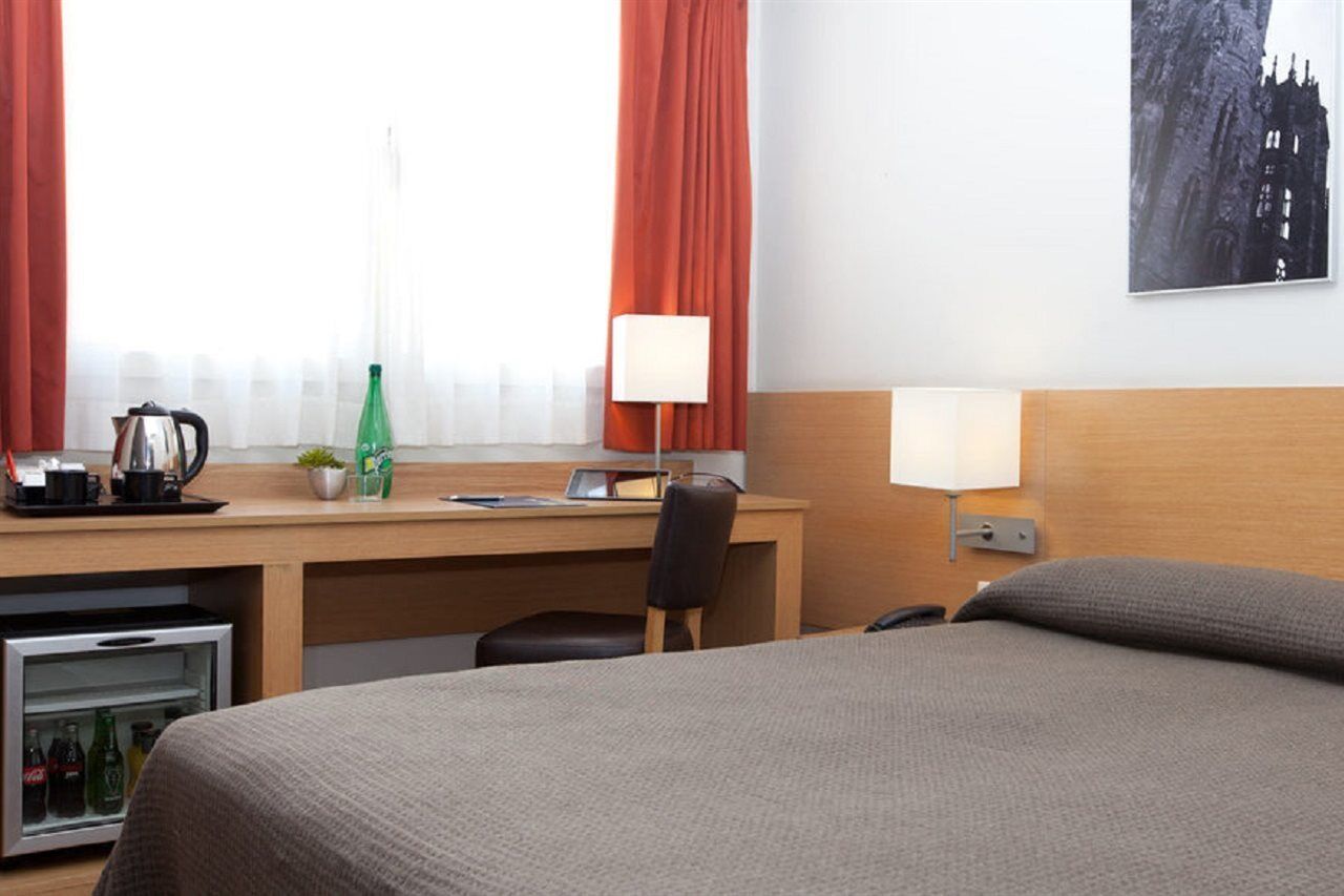 Hotel Sagrada Familia Barcellona Esterno foto